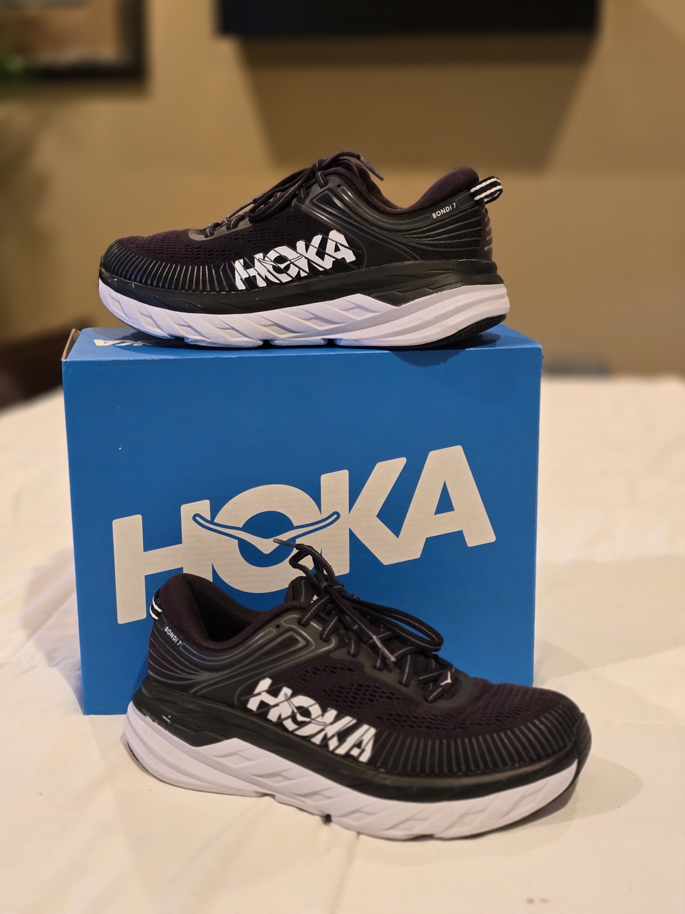 HOKA Bondi 7 (Women's size 7)